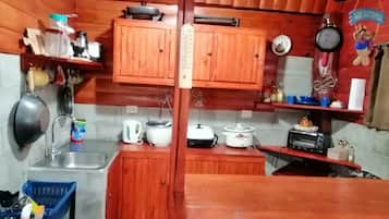 Fridge, stovetop, coffee/tea maker, electric kettle