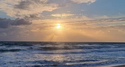 Stunning Sandpiper Bay Home. Heated Pool and Spa.