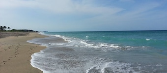 Cozy Port St Lucie getaway. Lanai Plus Private Heated Pool & Private Gardens