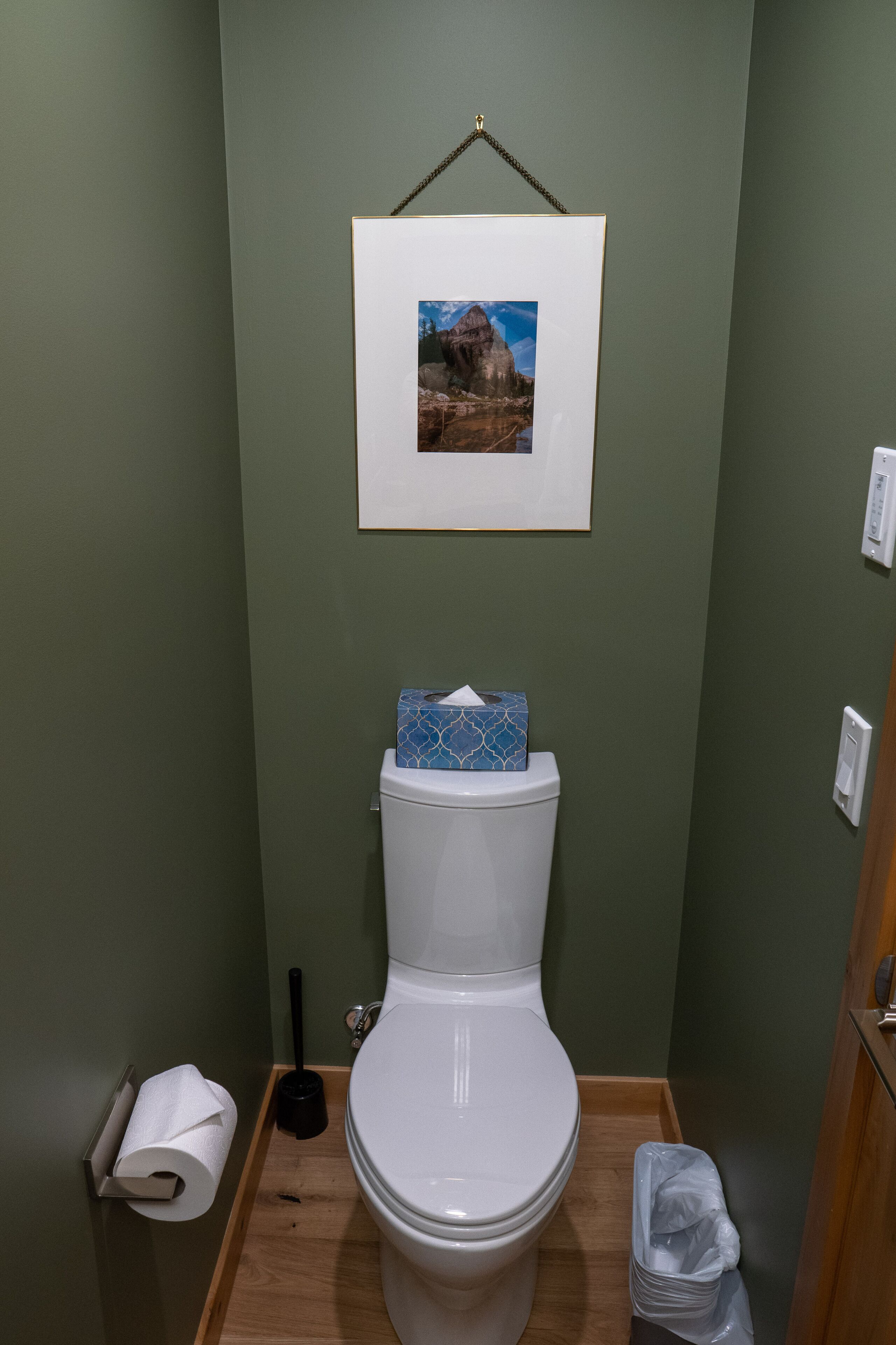 Brand new mountain condo -- views of the Three sisters from every room!