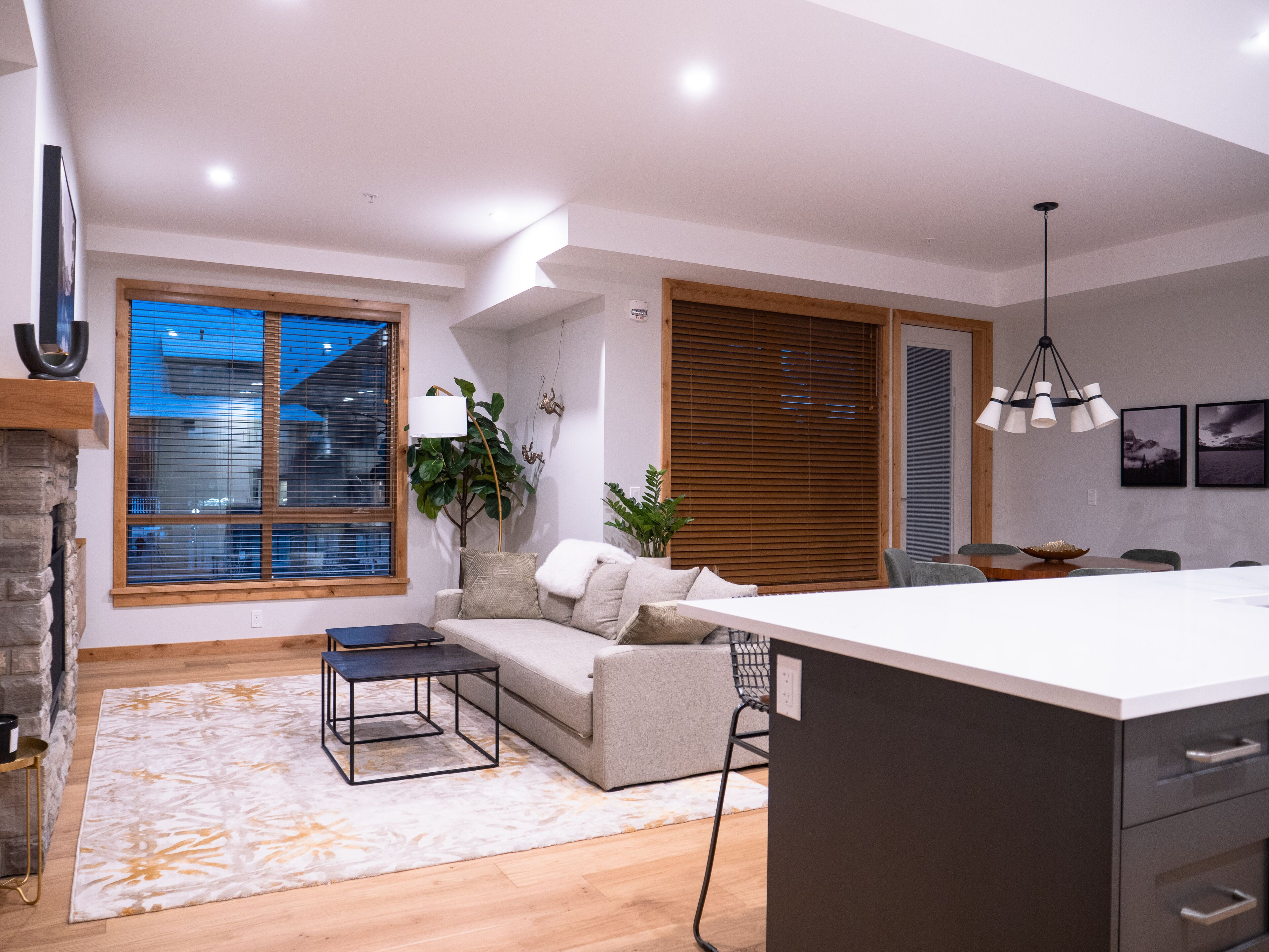 Brand new mountain condo -- views of the Three sisters from every room!