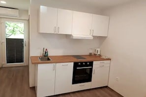 Refrigerador, horno, placa de cocina, lavavajillas
