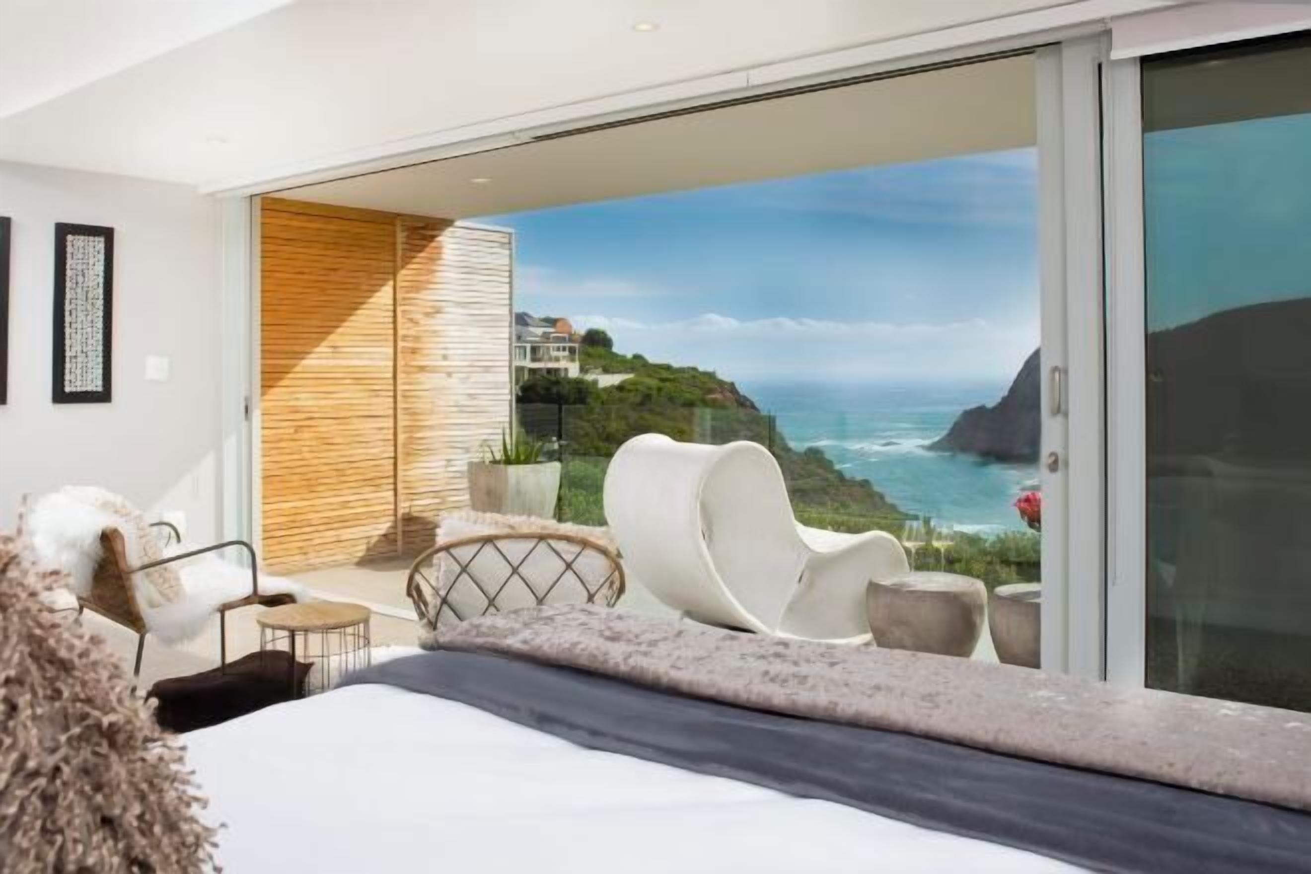 Ropa de cama de alta calidad y minibar 