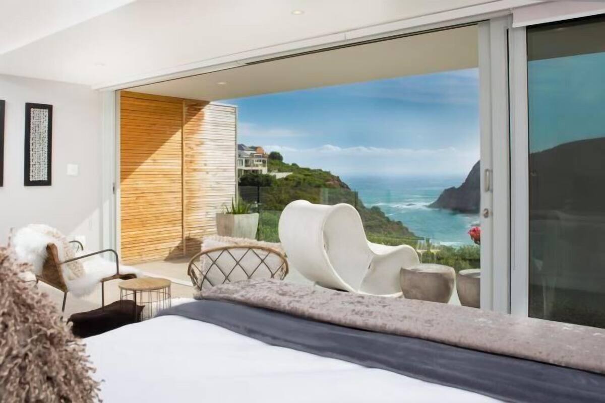 Premium bedding, minibar, in-room safe, individually decorated