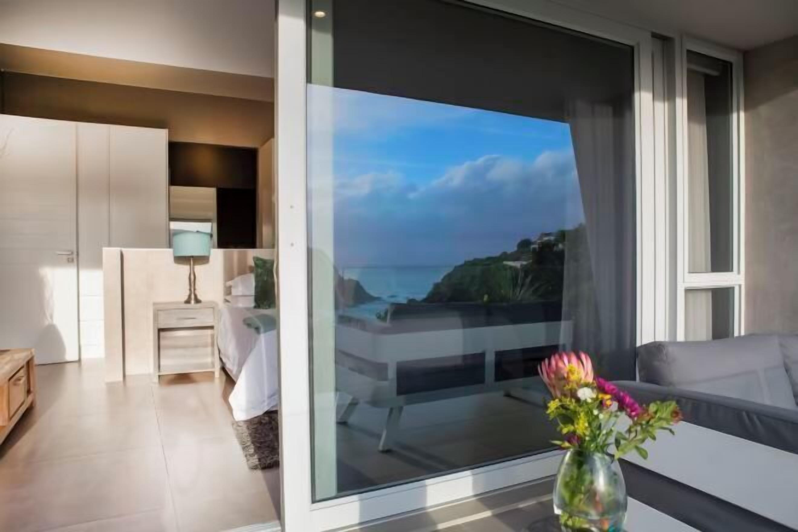 Ropa de cama de alta calidad y minibar 