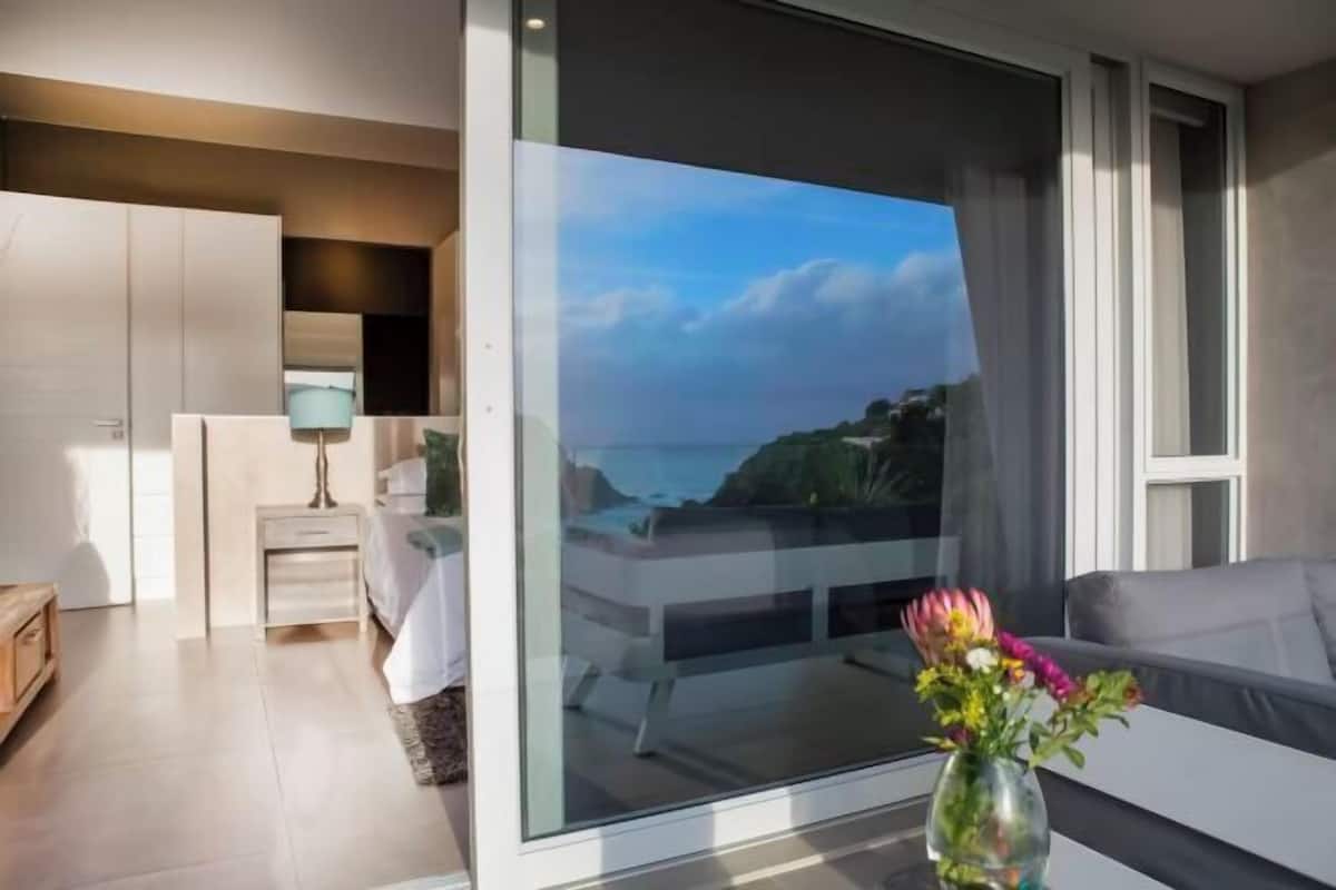 Premium bedding, minibar, in-room safe, individually decorated