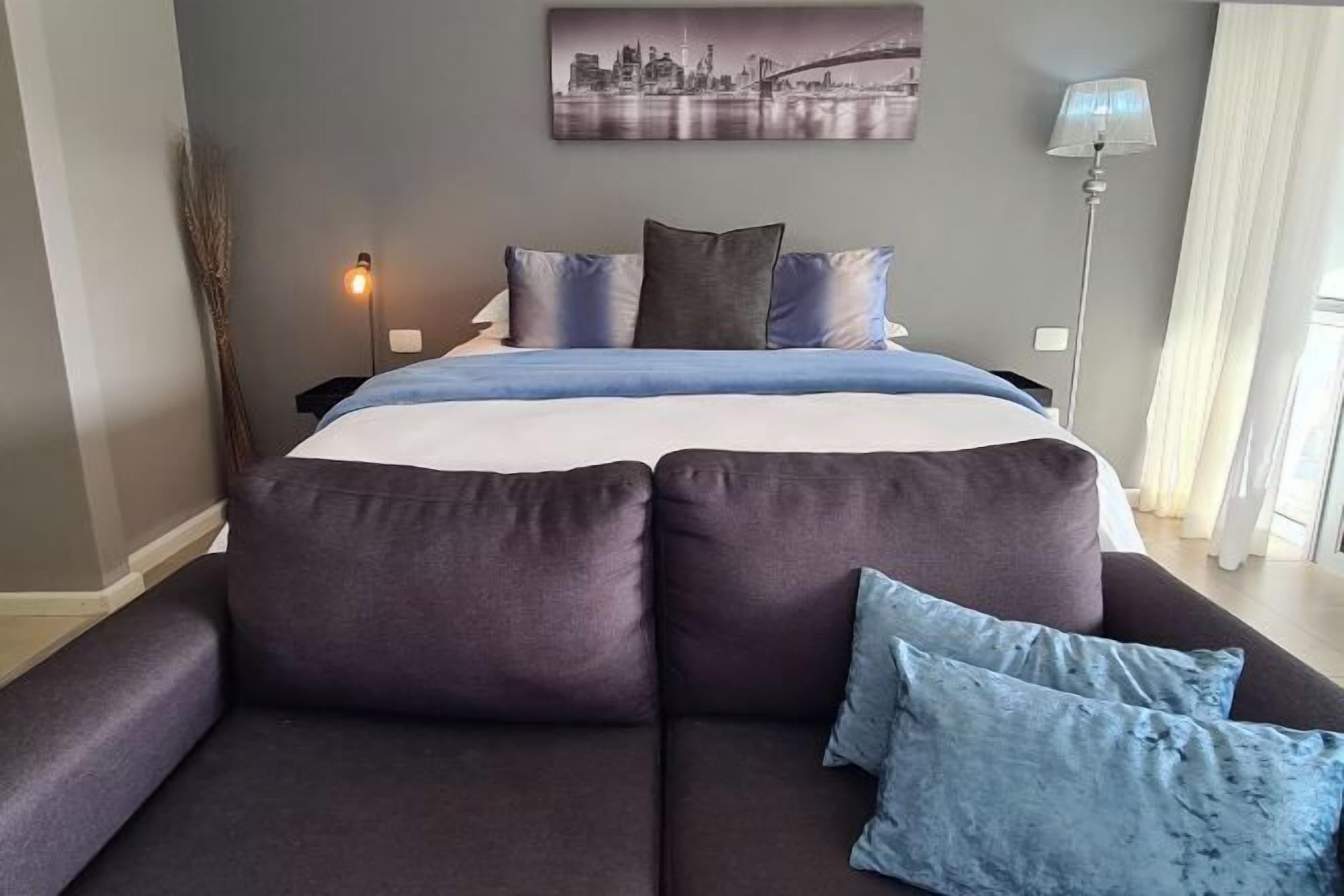 Ropa de cama de alta calidad y minibar 