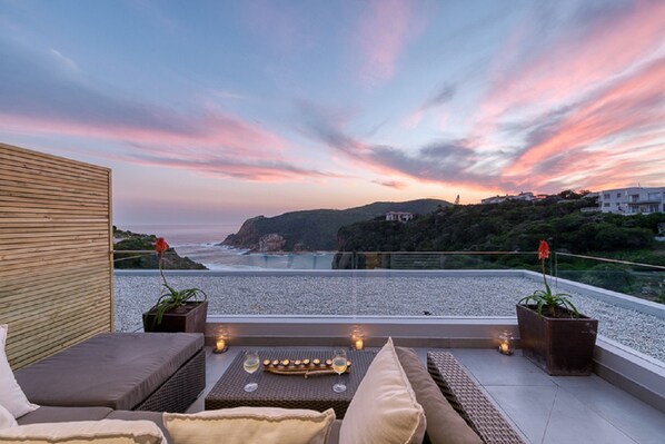Classic Room, 1 Queen Bed, Balcony, Ocean View | Terrace/patio - Crown on the heads (Knysna)