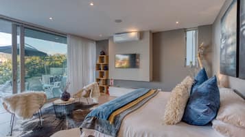 Luxury-Zimmer, 1 King-Bett, Balkon, Meerblick | Hochwertige Bettwaren, Minibar, Zimmersafe, individuell dekoriert