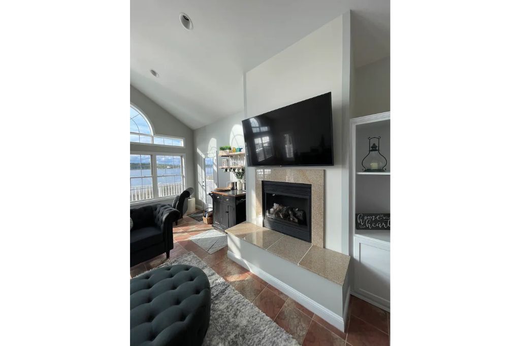 Magnificent Madison's private bay getaway home!!