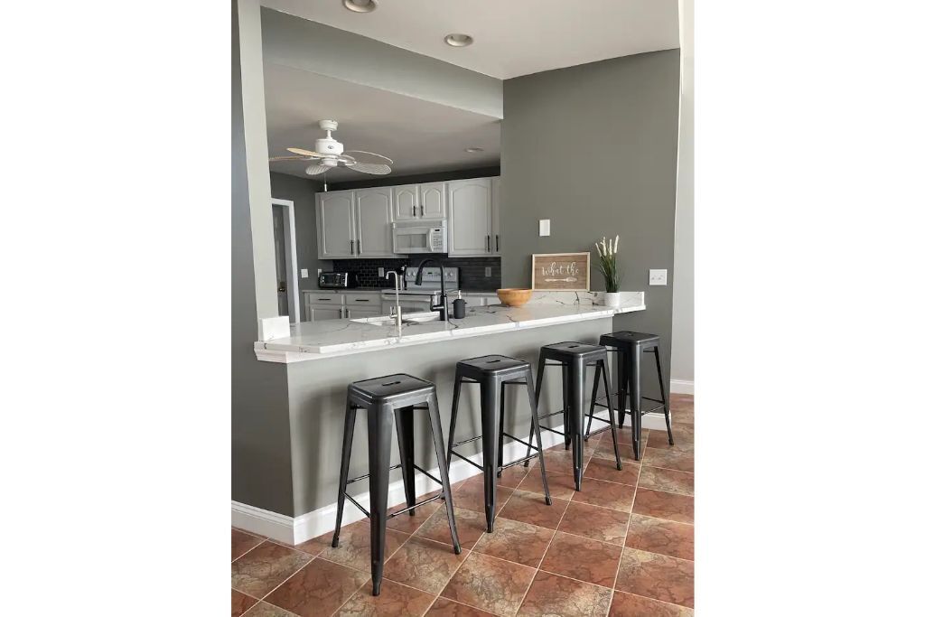 Magnificent Madison's private bay getaway home!!