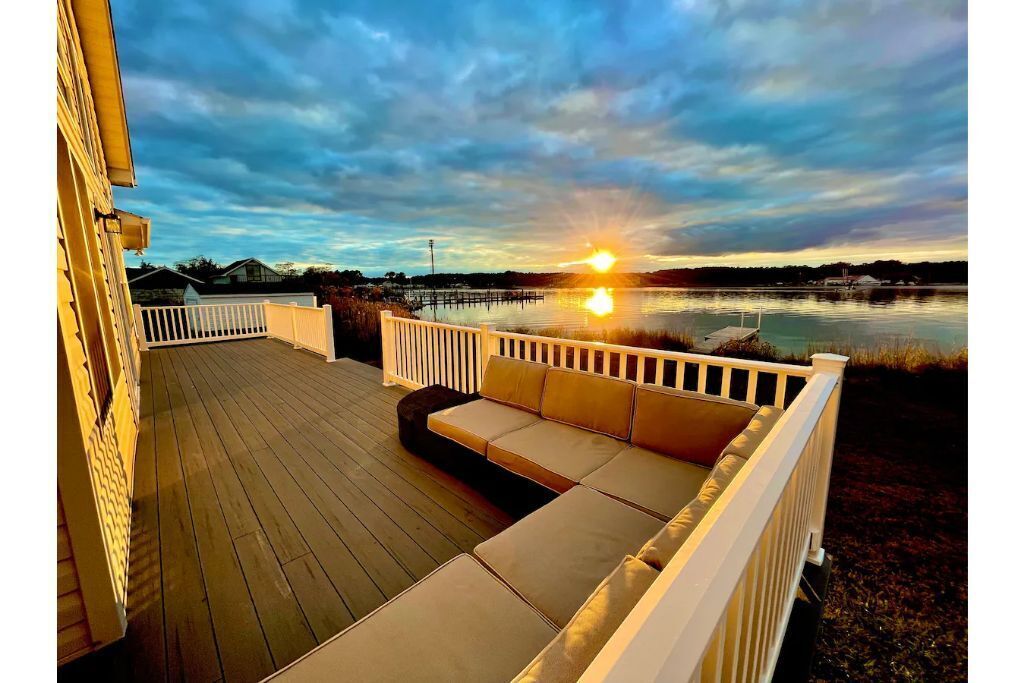 Magnificent Madison's private bay getaway home!!