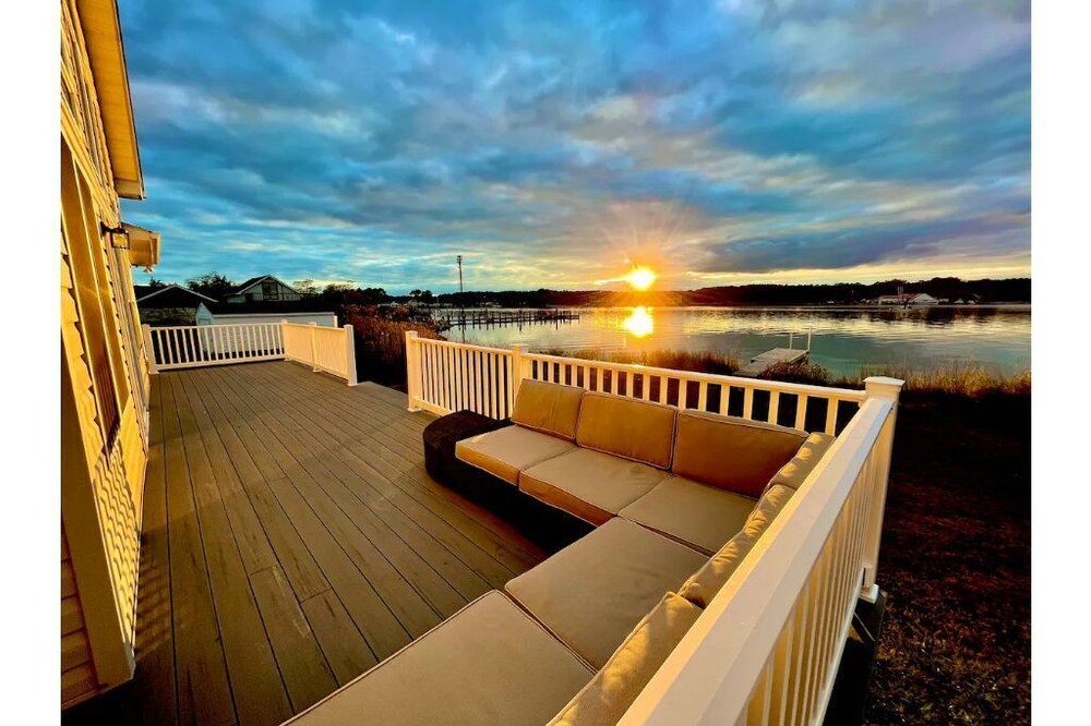 Magnificent Madison's private bay getaway home!!