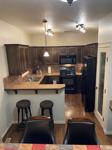 Beach Retreat 1/2 Block from the Beach! Pet friendly!