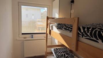 2 bedrooms, travel cot, free WiFi