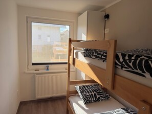 2 bedrooms, travel cot, free WiFi - Modern apartma located in a quiet street, located near the lake. (bled)