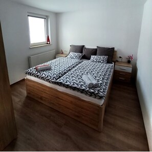 2 bedrooms, travel cot, free WiFi
