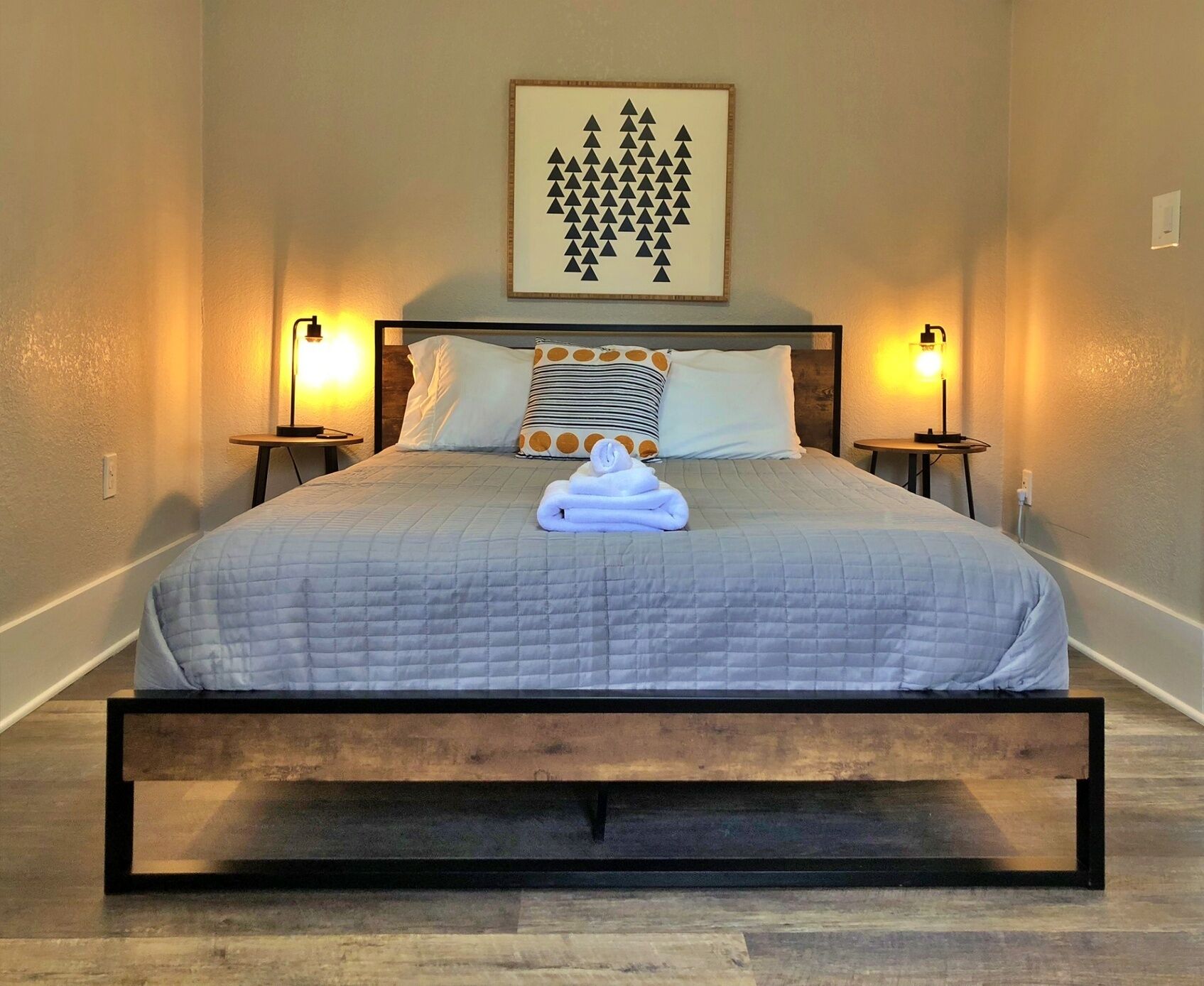 Hot tub, Quiet 3 Bedroom, Close to Downtown, WFH