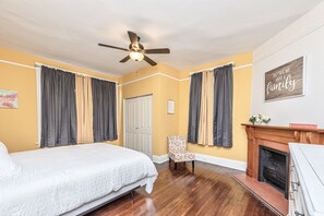 4 bedrooms, iron/ironing board, free WiFi, bed sheets