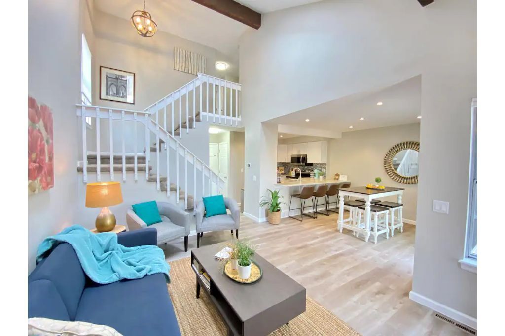 Spacious 3 🛏 3 🛁+ office + pool + garage + TVs in all bedrooms