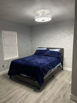 3 bedrooms, in-room safe, free WiFi, bed sheets - Cozy ranch house with indoor pool (Norco)