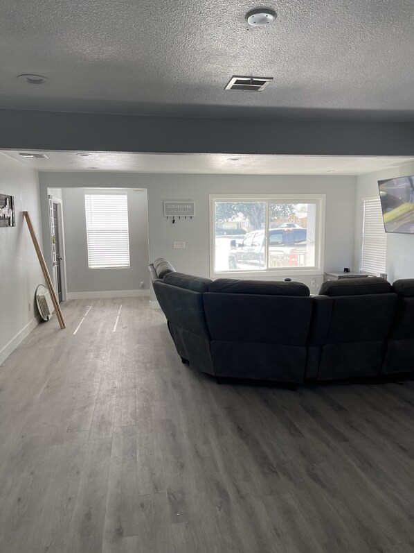 Interior - Cozy ranch house with indoor pool (Norco)