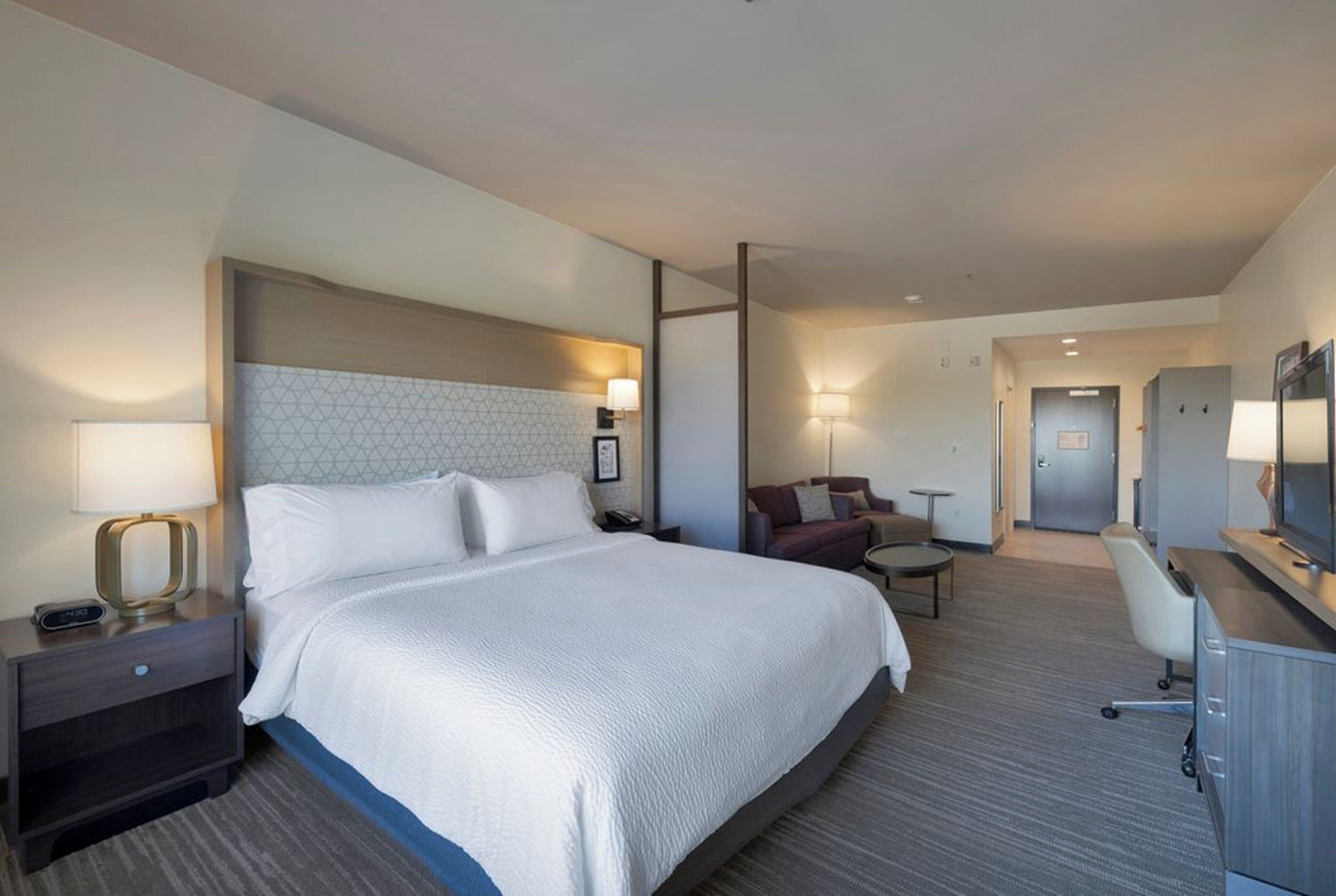 Bàn, khu vực làm việc phù hợp cho laptop 