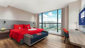 Decoración individual, escritorio, espacio para trabajar con un portátil