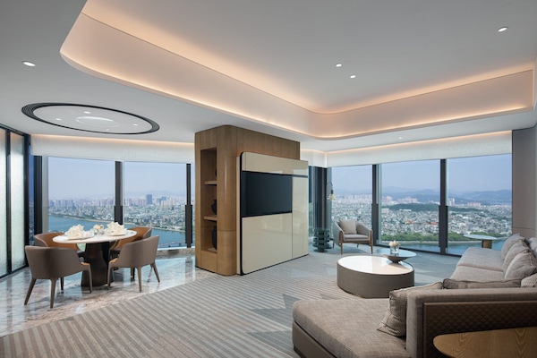Suite, 1 King Bed (Ambassador) | Desk, laptop workspace, rollaway beds (surcharge), WiFi (free)