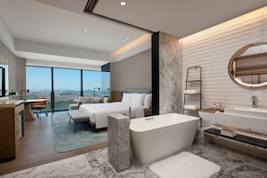 Desk, laptop workspace, rollaway beds, free WiFi - Crowne Plaza Chaozhou Riverside by IHG (Chaozhou)