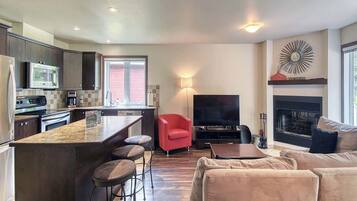 Chalet, 4 Bedrooms (146 Borealis) | Living area | Flat-screen TV