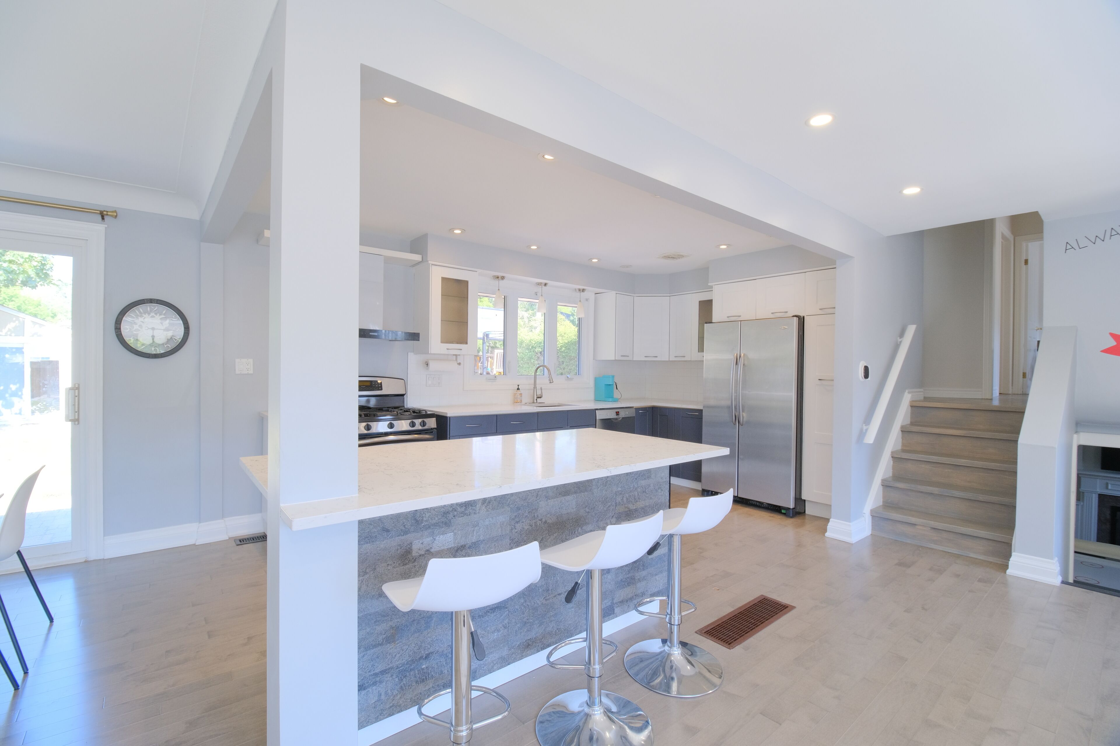 Cheerful 3 bedrooms bungalow in Burlington