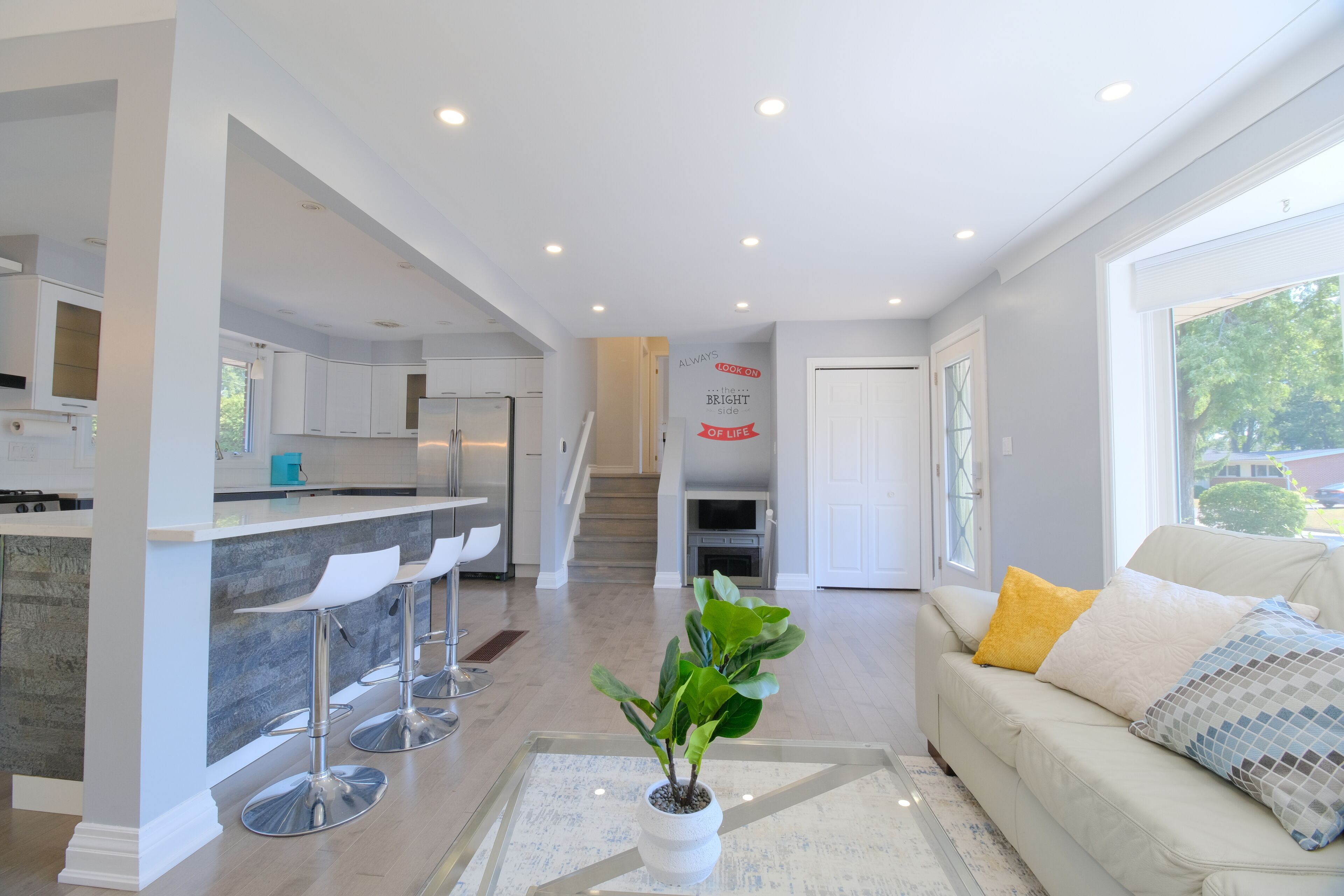 Cheerful 3 bedrooms bungalow in Burlington