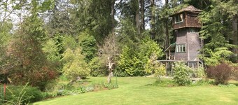 Vintage Airstream retreat on the Cowichan River