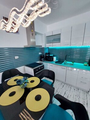 Oven - New apartment, superb view, with covered parking, self check-in (Sinaia)