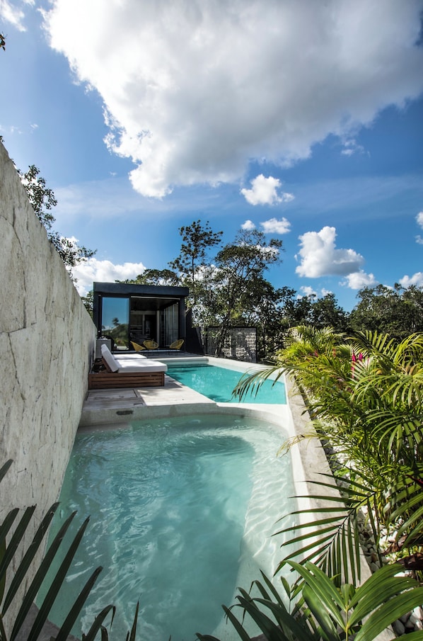 حمّام سباحة خارجي