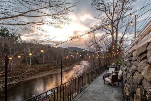 Breathtaking Riverfront Farmhouse w/Mountain Views