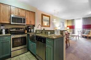 Dining tables - Oceanfront 2 bed 2 bath in North Myrtle Beach (North Myrtle Beach)