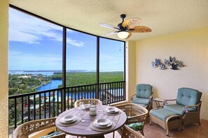 Dining - Water View | Updated 3br - Best Views  - Heated Pool (Cape Coral)