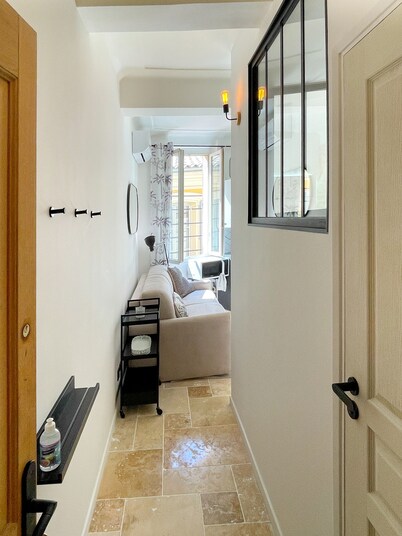 Renovated apartment for 3 in the heart of old Antibes