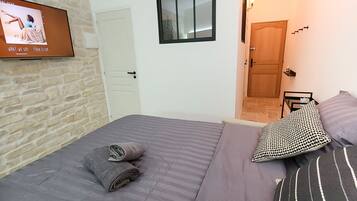 1 chambre, fer et planche Ă repasser, Wi-Fi gratuit, draps fournis