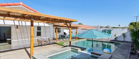 Piscina all'aperto, una piscina riscaldata