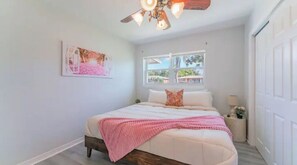 4 bedrooms, desk, free WiFi, bed sheets