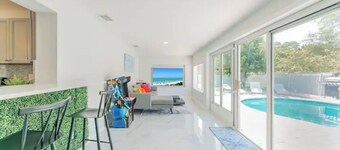 Modern Oasis, Perfect Location Packed W/ Amenities