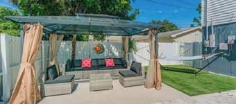 Modern Oasis, Perfect Location Packed W/ Amenities