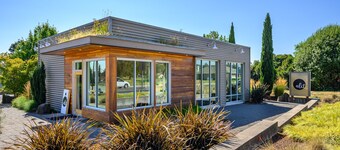 New One Bedroom B&B Walking Distance to Downtown Dundee!