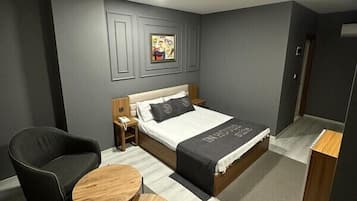 Standard Double Room | Premium bedding, minibar, desk, free WiFi