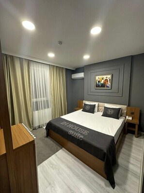 Doppia Standard | 1 camera, biancheria da letto di alta qualità, minibar, una scrivania