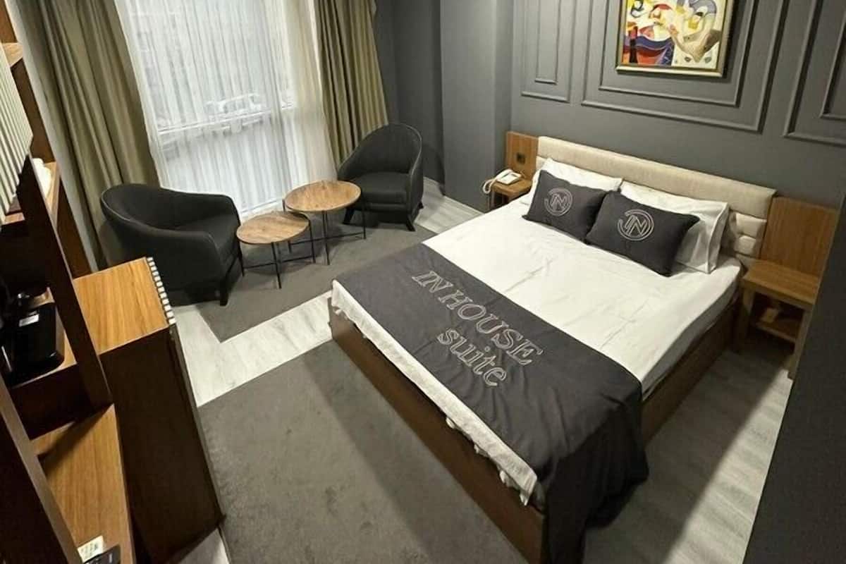Standard Double Room | Premium bedding, minibar, desk, free WiFi