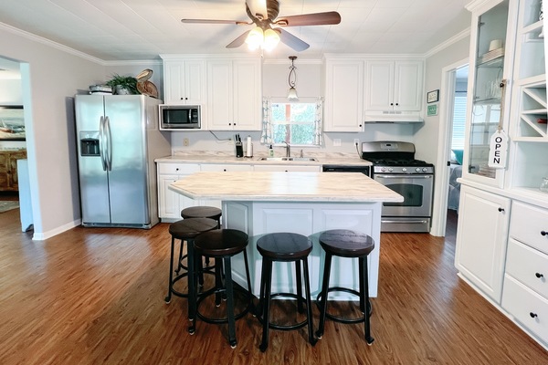 Frigorífic, microones, forn i placa de cuina